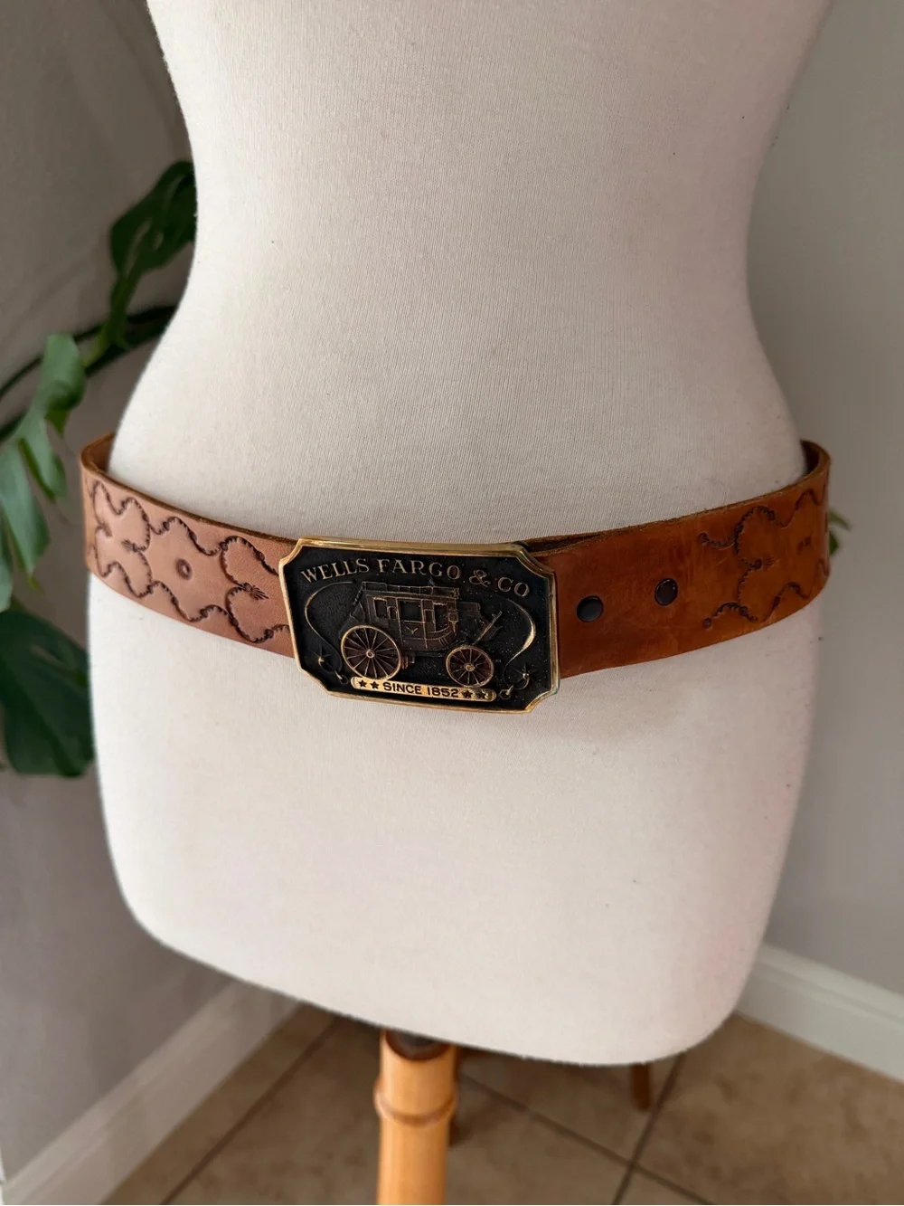 Vintage Wells Fargo & Co Leather Belt Stagecoach Brass Buckle Western 39”